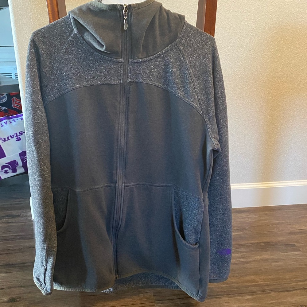 ⭐️the north face women’s zip up